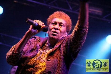 Doreen Shaffer (Jam) with Soulfood International 16. Cheimsee Reggae Festival - Übersee - Tent Stage 28. August 2010 (8).JPG